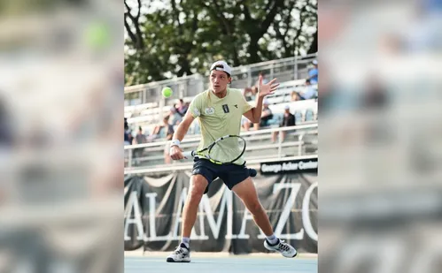 
          Imagem ilustrativa da imagem Tenista volta ao ES e projeta semestre de jogos intensos
          