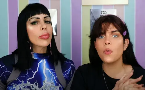 
          Imagem ilustrativa da imagem Tiktokers acusadas de racismo ao darem banana a criança pegam 12 anos de prisão
          