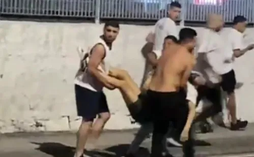 
          Imagem ilustrativa da imagem Torcedor do Vasco morre em briga antes de jogo pela Copa do Brasil
          