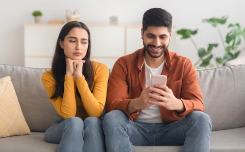 
          Imagem ilustrativa da imagem Traição virtual e ciúme na internet entre os principais motivos de divórcio
          