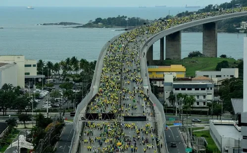 
          Imagem ilustrativa da imagem Trânsito é liberado na Terceira Ponte após ato de manifestantes Bolsonaristas
          