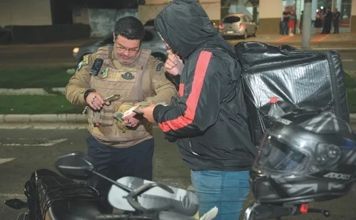 
          Imagem ilustrativa da imagem 3 mil motociclistas multados este ano no ES
          