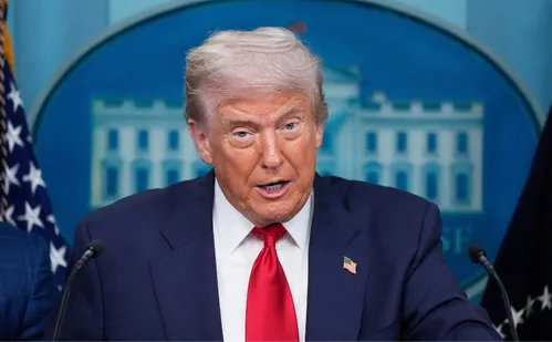 
          Imagem ilustrativa da imagem Trump cita Brasília como capital violenta e apresenta dados antigos de homicídios
          