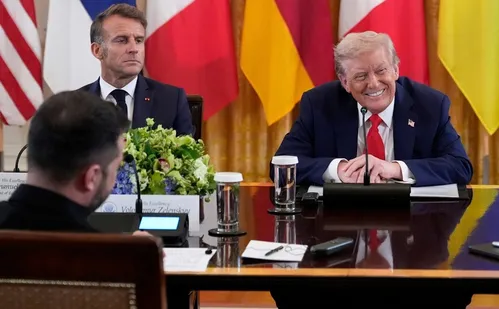 
          Imagem ilustrativa da imagem Trump diz que vai se encontrar com Putin e Zelenski
          