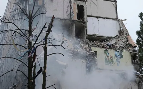 
          Imagem ilustrativa da imagem Ucrânia ataca refinarias de petróleo russas em retaliação a bombardeios
          