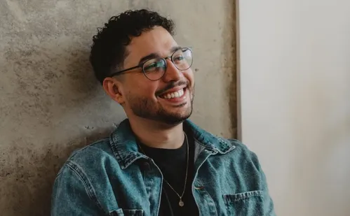 
          Imagem ilustrativa da imagem Um novo passo para João Secchin com disco autoral
          