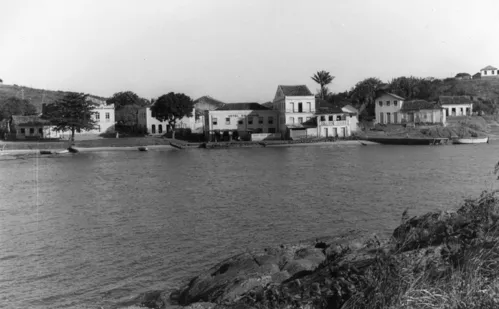 
          Imagem ilustrativa da imagem Guarapari: Uma história revelada através de fotos antigas
          