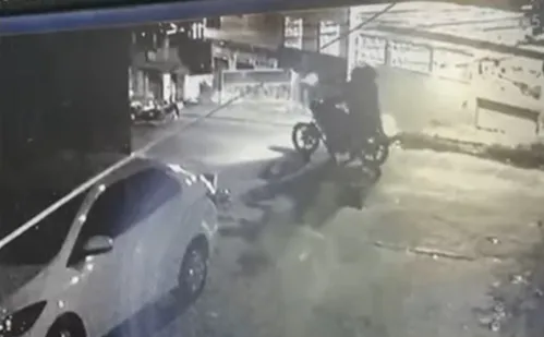 
          Imagem ilustrativa da imagem Uma pessoa morre e três são baleadas durante ataques em Vila Velha
          