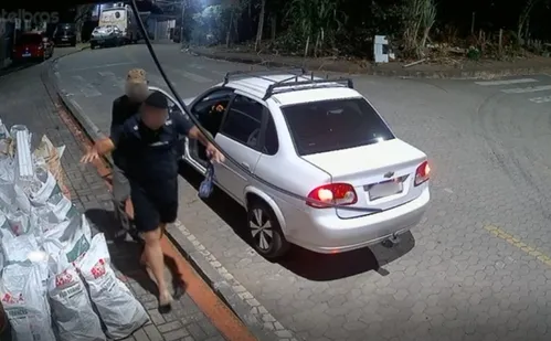 
          Imagem ilustrativa da imagem VÍDEO | Homem é preso após assaltar motorista de aplicativo em Cariacica
          