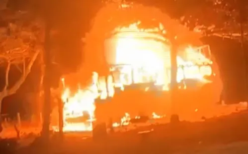 
          Imagem ilustrativa da imagem VÍDEO | Motorhome é destruído em incêndio na Serra
          