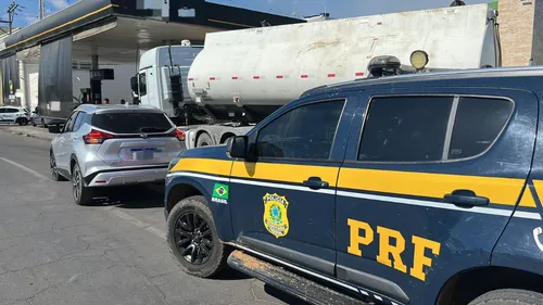 
          Imagem ilustrativa da imagem VÍDEO: Homem é preso após perseguição em carro roubado em Juazeiro, Bahia
          