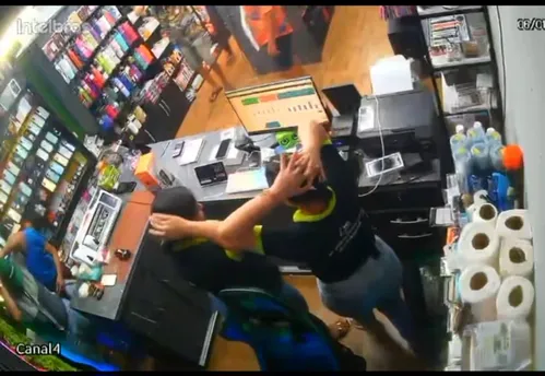 
          Imagem ilustrativa da imagem VÍDEOS: Bandidos assaltam loja de celular em Feira Nova. Prejuízo de R$ 50 mil
          