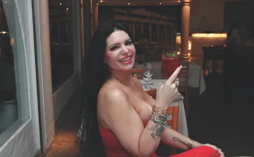 
          Imagem ilustrativa da imagem Vantagens e perrengues de ser solteira depois dos 40 anos
          