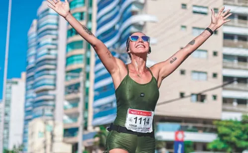 
          Imagem ilustrativa da imagem Vantagens e perrengues de ser solteira depois dos 40 anos
          