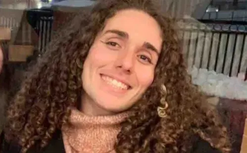 
          Imagem ilustrativa da imagem Vaquinha para brasileira trans presa nos EUA arrecada mais que dobro da meta
          