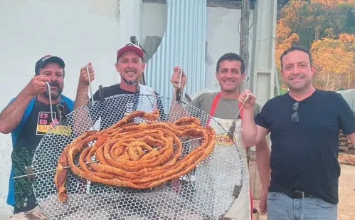 
          Imagem ilustrativa da imagem Vargem Alta: festival com shows e torresmo gigante nas montanhas
          