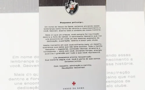 
          Imagem ilustrativa da imagem Vasco presenteia Geovani com camisa autografada pelo elenco
          