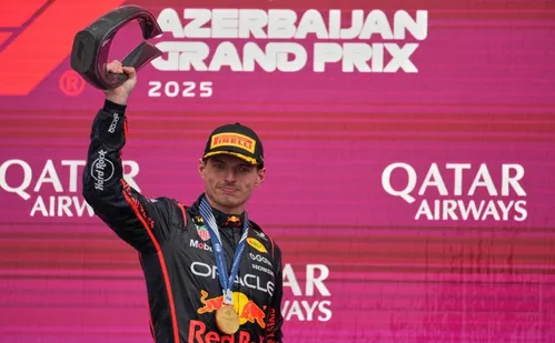 
          Imagem ilustrativa da imagem Verstappen vence o GP do Azerbaijão de ponta a ponta e volta à briga pela taça
          