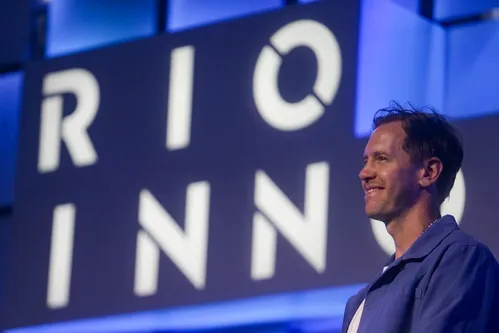 
          Imagem ilustrativa da imagem Vettel considera volta à F1 nos bastidores e pede ‘pés no chão’ a Bortoleto
          