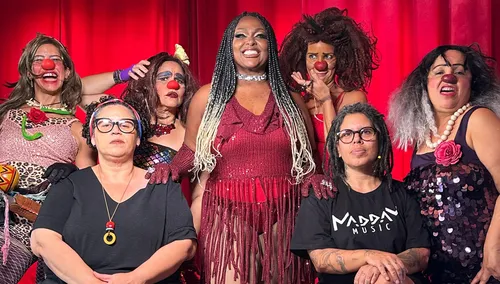 
          Imagem ilustrativa da imagem Violetas da Aurora e Nega do Babado na Casa de Alzira
          