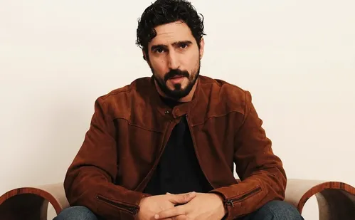 
          Imagem ilustrativa da imagem Vitiligo: dermatologista explica doença que causa perda de cor na pele
          