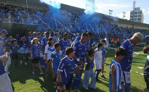 
          Imagem ilustrativa da imagem Vitória abre estádio para inclusão infantil
          