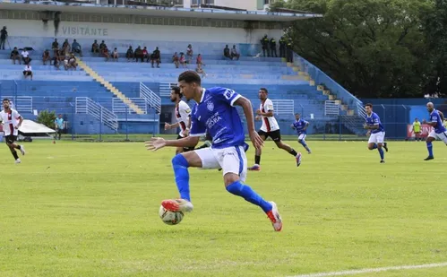 
          Imagem ilustrativa da imagem Vitória renova com revelação e contrata ex-goleiro do Cruzeiro
          