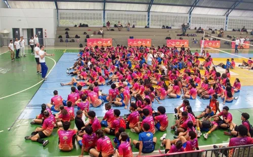 
          Imagem ilustrativa da imagem Vôlei gratuito para 300 jovens no Espírito Santo
          