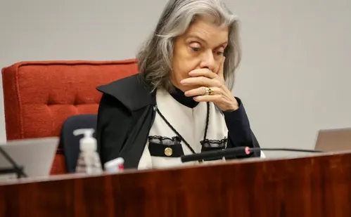 
          Imagem ilustrativa da imagem Voto de Cármen Lúcia pode formar maioria para condenar Bolsonaro
          