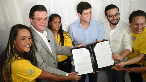 
          Imagem ilustrativa da imagem Wolney anuncia em Pernambuco início de pagamentos a famílias afetadas pelo Zika
          