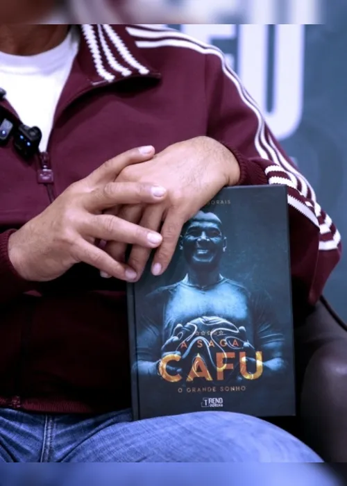 Imagem ilustrativa da imagem Cafu lança biografia em Vitória e fala sobre Seleção, Neymar e leitura