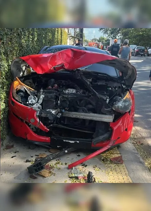 Imagem ilustrativa da imagem Motociclista de aplicativo bate de frente em carro esportivo. Dois feridos