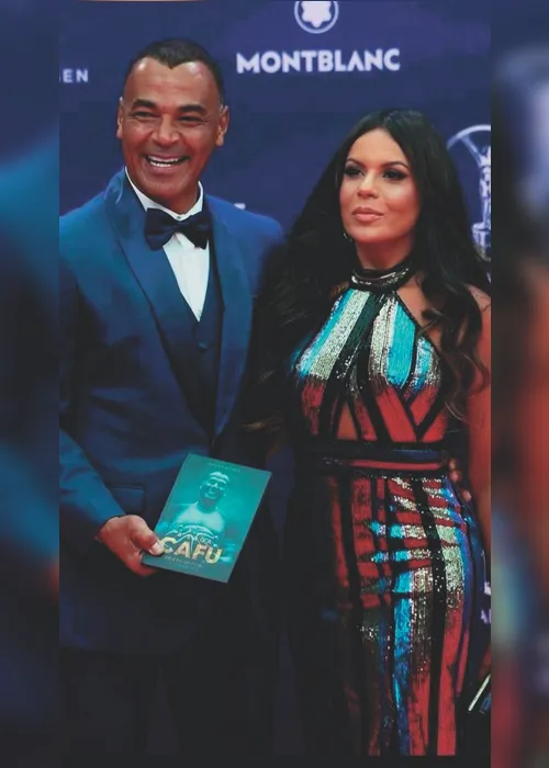 Imagem ilustrativa da imagem Noite de autógrafos com pentacampeão Cafu em Vitória