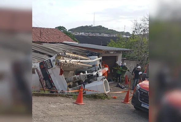 Caminhão apresentou falha mecânica