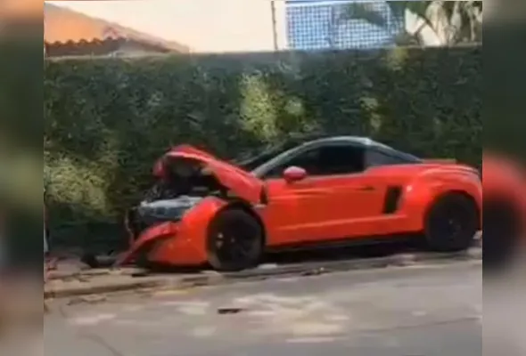 Carro envolvido na batida