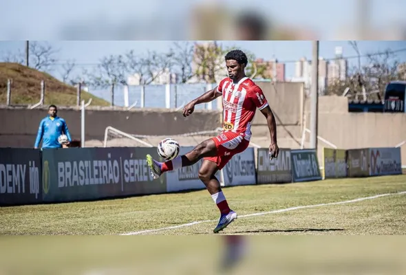Imagem ilustrativa da imagem Náutico vence Londrina por 2x0 e assume vice-liderança da Série C