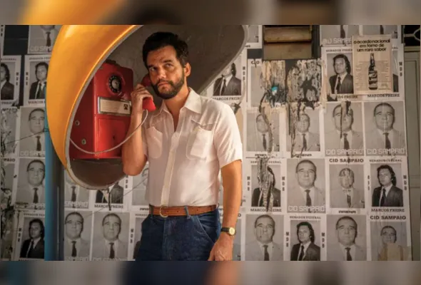 Wagner Moura interpreta Marcelo, professor universitário deixa São Paulo para se mudar para o Recife, buscando deixar para trás um passado misterioso marcado por perseguições políticas