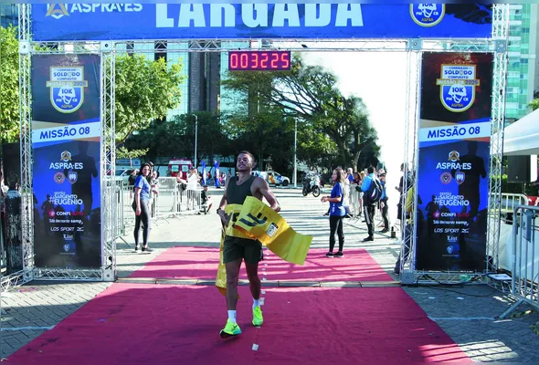 Imagem ilustrativa da imagem Os vencedores da 8ª Corrida do Soldado Confiauto em Vitória