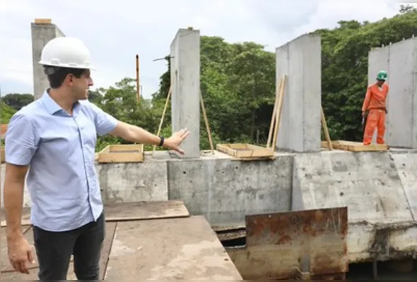 Prefeito João Campo vistoria obra da ponte que vai ligar Imbiribeira à Areias (15.05.2025)