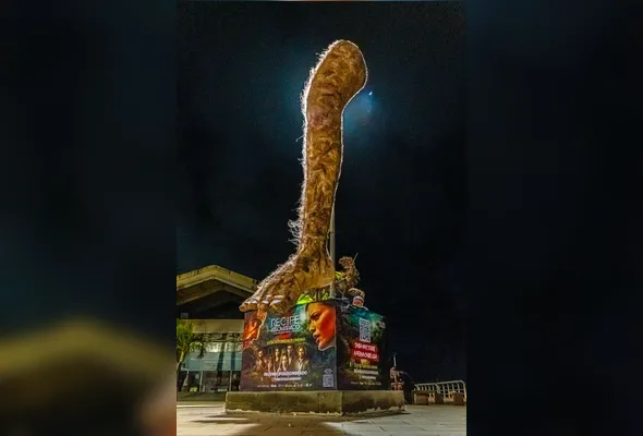 Imagem ilustrativa da imagem Recife ganha "Perna Cabeluda" gigante em campanha de lançamento de filme de terror