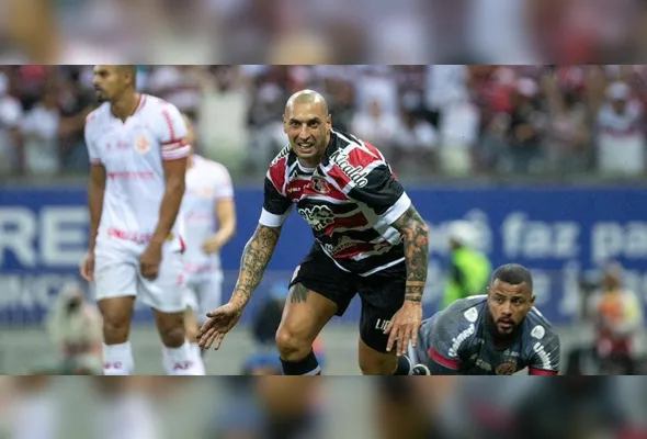 Imagem ilustrativa da imagem Santa Cruz vence América/RN e dá passo importante para acesso à Série C