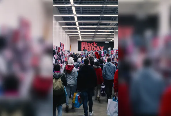 Lojas lotadas no dia da Black Friday. O frenesi ficou no passado