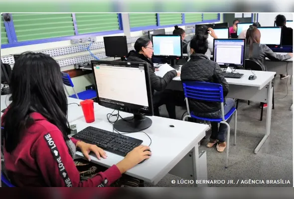 cursos semipresenciais devem ter no mínimo 30% de atividades presenciais