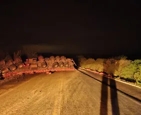 Imagem ilustrativa da imagem Acidente entre carro e caminhão deixa um morto na BR-116, em Cabrobó