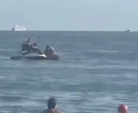 Imagem ilustrativa da imagem Assalto em alto-mar no litoral de SP: ‘Eles bateram no meu marido com o remo do caiaque’