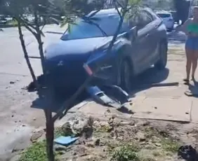 Imagem ilustrativa da imagem Atropelamento, morte e destruição de comércios na Avenida Recife