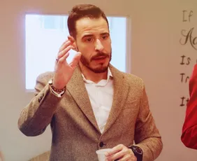 Imagem ilustrativa da imagem ‘Calvo do Campari’ é preso acusado de agressão pela namorada e solto com medidas protetivas