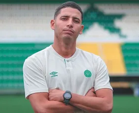 Imagem ilustrativa da imagem Capixaba celebra acesso com a Chapecoense: "Estou vivendo um sonho"