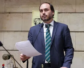 Imagem ilustrativa da imagem MP do Rio reabre investigação contra Carlos Bolsonaro por suposta 'rachadinha'