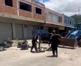 Imagem ilustrativa da imagem ‘Barricada Zero’: Rio tem quase 14 mil barreiras e Castro anuncia operação em 11 cidades do Estado